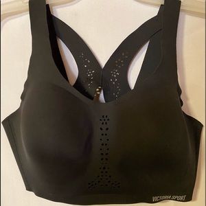Victoria’s Secret SPORT black bra
